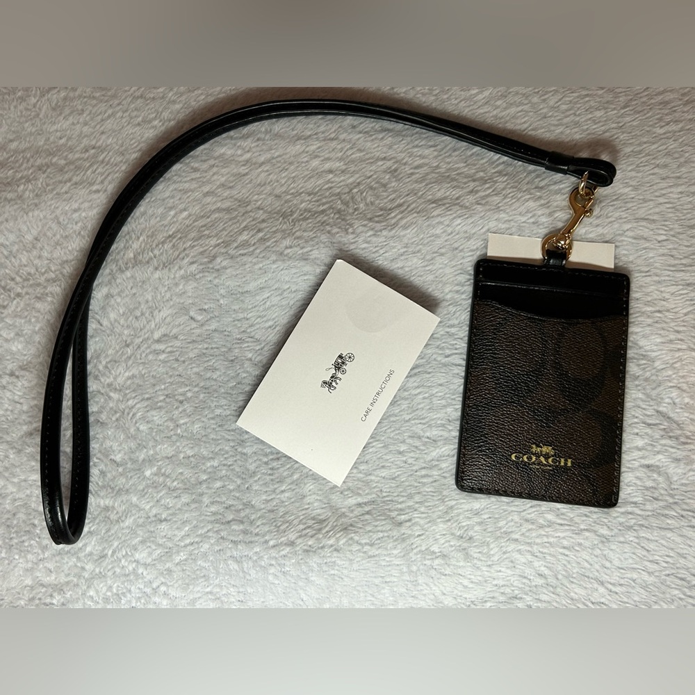 🎀Coach / Signature Canvas / Black and Brown / ID Lanyard-Card Holder 🎀 - Picture 2 of 5